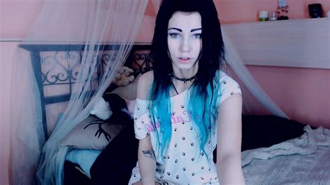 vampiredoll nude|VampireDoll Videos from Twitter.